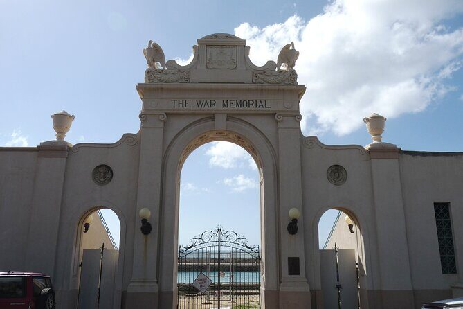 Afternoon Honolulu City Tour - Iolani Palace: The Royal Palace in the United States (Outside, With Context)