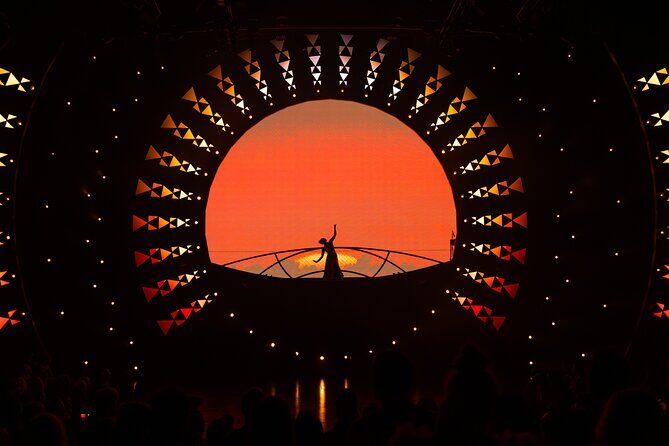'Auana by Cirque du Soleil at the Waikiki Beachcomber Hotel - Food, Drinks, and Timing: How to Fit This into Your Waikiki Day