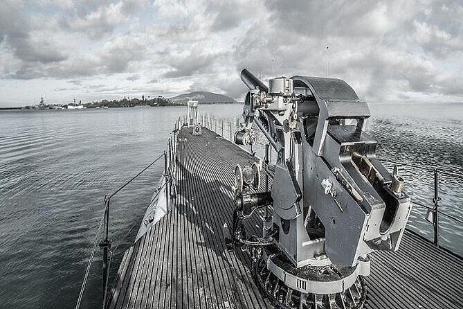 Battleships of WWII at Pearl Harbor from Waikiki - USS Missouri: the WWII ending on a battleship deck