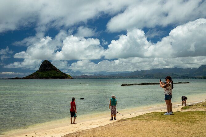 Best Of Oahu: Grand Circle Island Small Group Tour From Waikiki - Diamond Head Beach Park: quick stop, iconic views, photo time