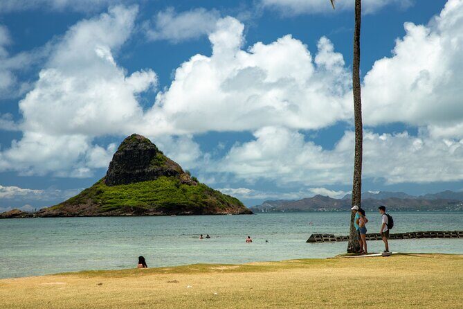 Best Of Oahu: Grand Circle Island Small Group Tour From Waikiki - Nuuanu Pali and Valley of the Temples: where viewpoints meet stories