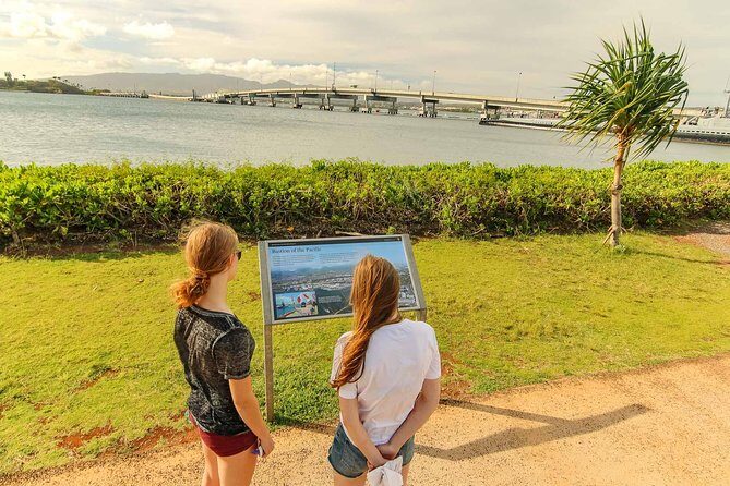 Best of Oahu: Pearl Harbor, Arizona Memorial and the Polynesian Cultural Center - Morning Start in Waikiki: When Your Day Really Begins