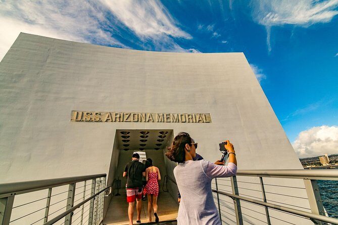 Best Of Pearl Harbor: The Complete Experience Tour - Morning pickup in Honolulu: where you meet and what to expect