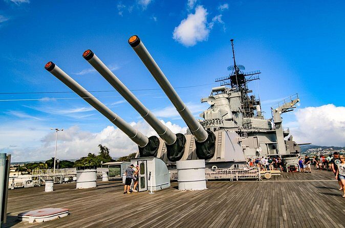 Best Of Pearl Harbor: USS Arizona Memorial & Historic Honolulu - King Kamehameha Statue: quick downtown photo and orientation
