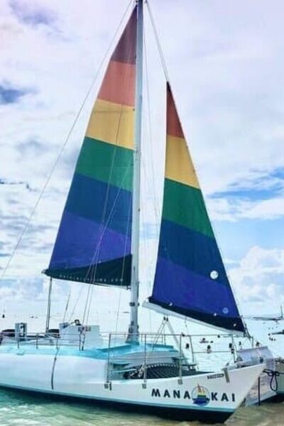 Board from Waikiki Beach: Friday Night Fireworks sail - Getting on board: the Duke Kahanamoku meetup and what to do