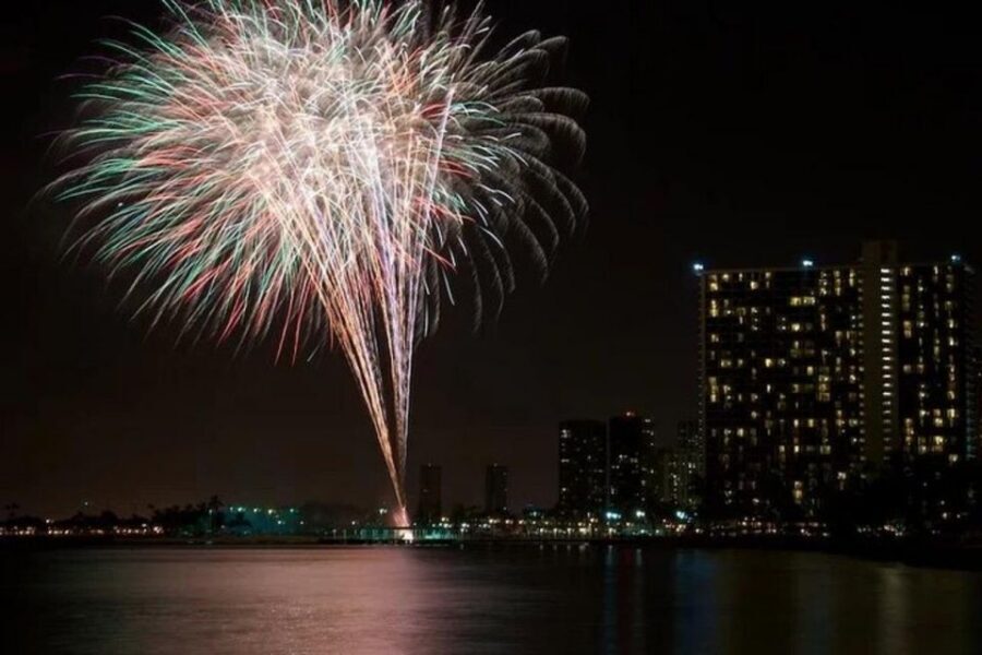 Board from Waikiki Beach: Friday Night Fireworks sail - Bluetooth Sound System and Onboard Drinks: Easy Comfort for a Short Trip
