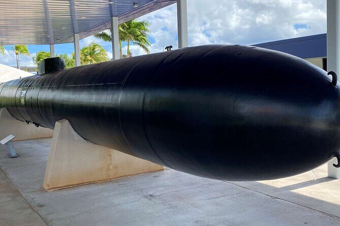 Deluxe Arizona Memorial Bowfin Submarine and Honolulu City Tour - Stop 3: Honolulu drive-through landmarks and a fast landing back in Waikiki