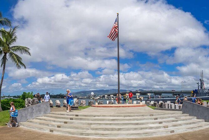Deluxe Pearl Harbor, Arizona Memorial, and Visitor Center Tour - Stop 2: The USS Arizona Memorial shuttle boat experience