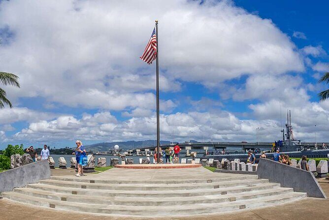 Deluxe Pearl Harbor USS Arizona Memorial and Honolulu City Tour - Should you book this Deluxe Pearl Harbor and Honolulu tour?