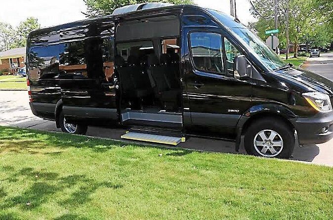 Departure Shuttle: Waikiki Hotel to Airport - Mobile Ticket and English-Speaking Driver: Simple Day-of Flow