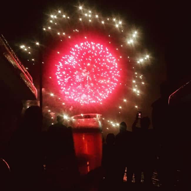 Honolulu: 1-Hour Friday Night Fireworks Cruise with Drinks - The 1-Hour Route Along Ala Moana and Waikiki Skyline