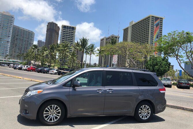 Honolulu Airport & Waikiki Hotels Private Transfer by Minivan (up to 5 people) - Inside the Van Ride to Waikiki: comfort, privacy, and little touches that add up