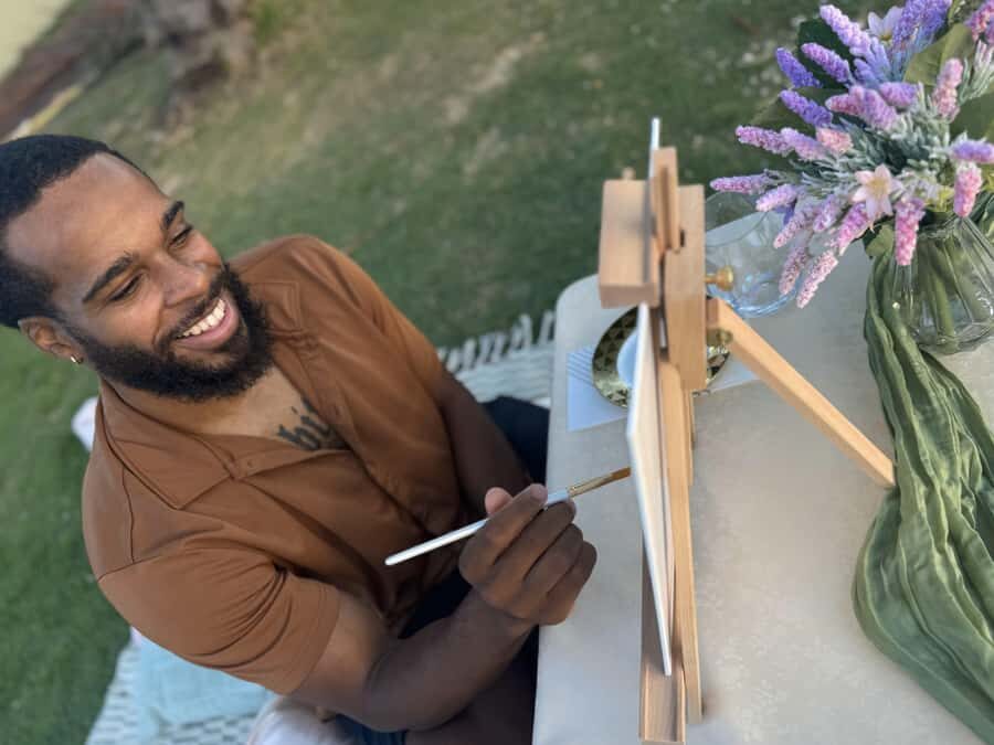 Honolulu: Beachside Luxury Picnic & Paint - Photo help and taking your artwork home (without the hassle)
