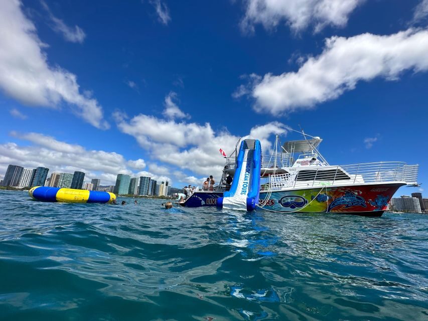 Honolulu: Deluxe Waikiki Snorkel and Wildlife Cruise - The onboard setup: double-decker views and a crew that keeps things moving