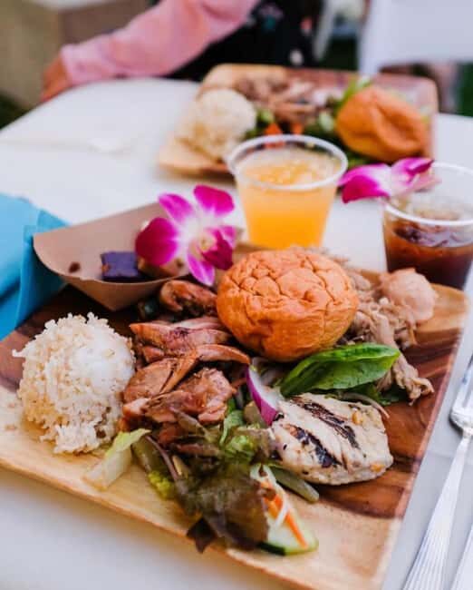 Honolulu: Ka Moana Luau Dinner and Show with Transportation - Check-In and Lei Greeting: The Friendly Start
