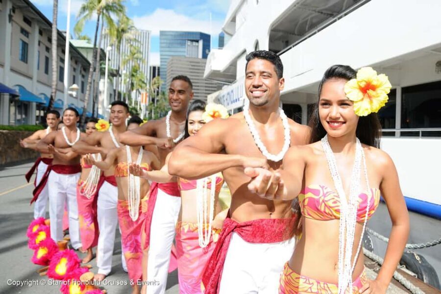 Honolulu: Pacific Star Sunset Buffet and Show - Getting to Pier 8 and the 5:30 departure without stress