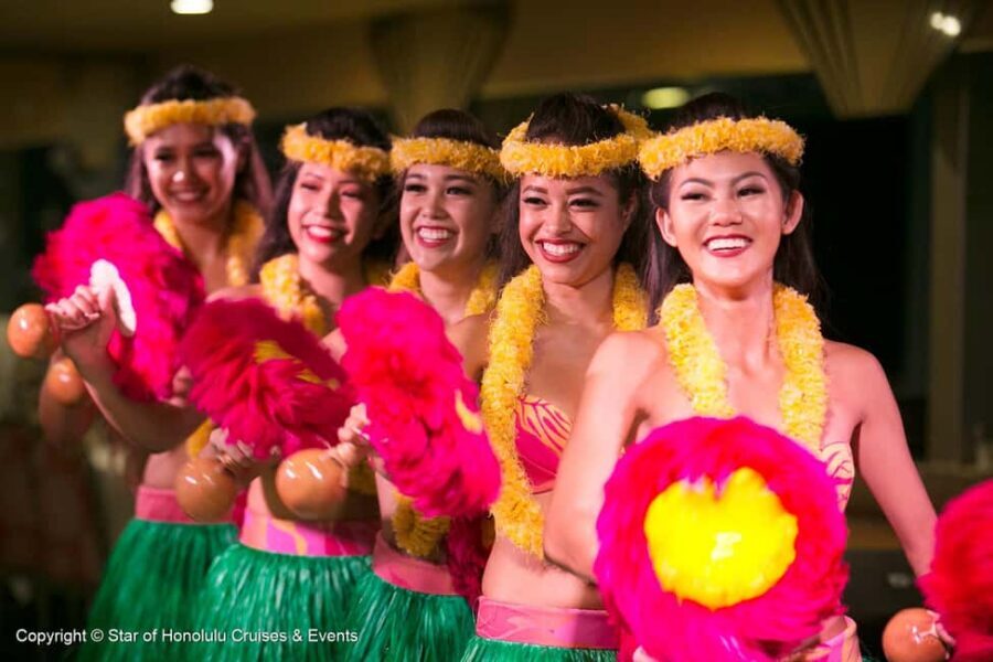 Honolulu: Pacific Star Sunset Buffet and Show - Who should book this cruise (and who should skip it)
