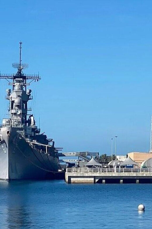 Honolulu: Pearl Harbor, USS Arizona and Battleship Missouri - Pearl Harbor Visitor Center: get the story before the shoreline