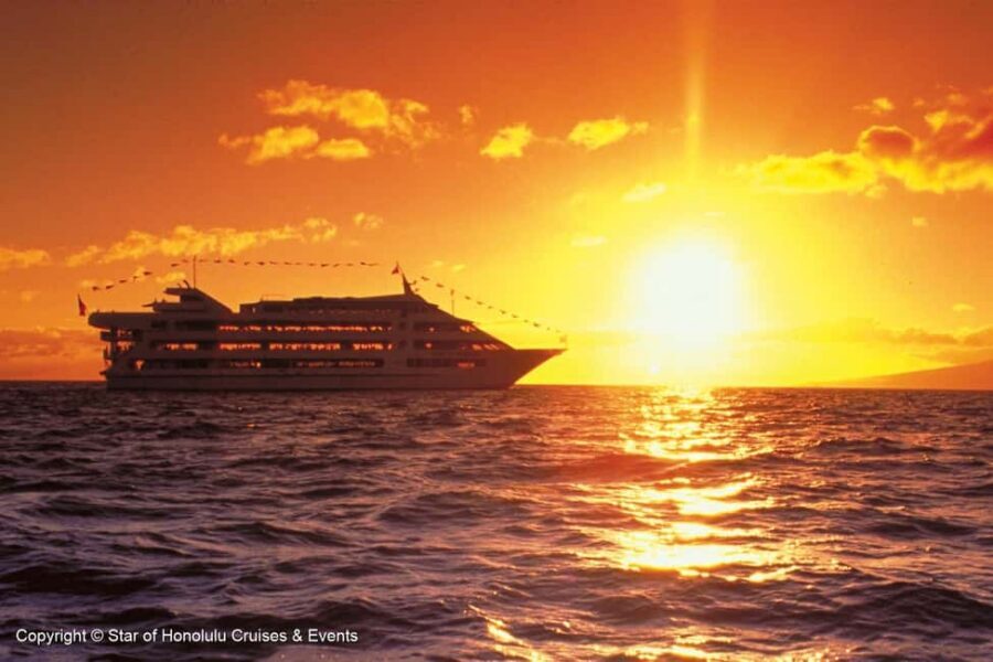 Honolulu: Sunset 5 Course Dinner Cruise with Entertainment - Entering the cruise mood: hula welcome, champagne toast, and music