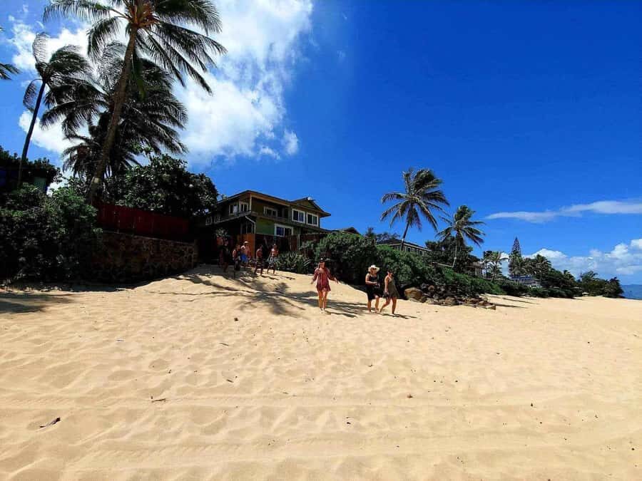 Kevo's Beach Bus - Haleiwa lunch stop and shave ice with ice cream