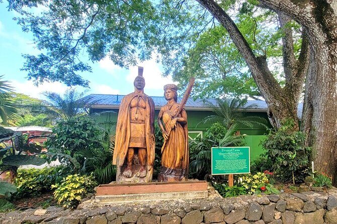 Oahu Circle Island Tour with Byodo-In Temple Admission - Dole Plantation finale: souvenirs and the pineapple ice cream moment