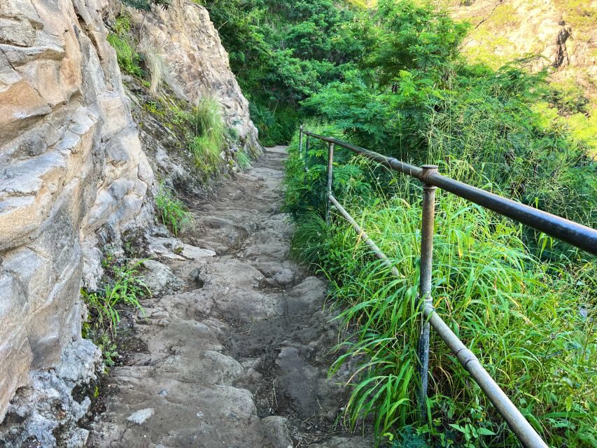 Oahu: Diamond Head Crater Trailhead Transfer & Entry Fee - How weather and traffic can change the plan