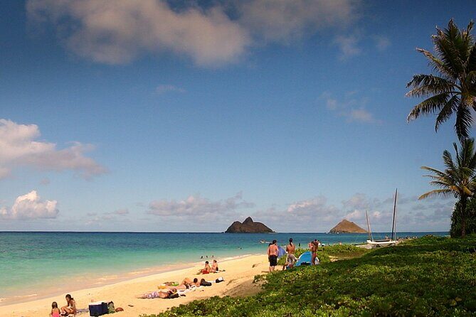 Oahu Grand Circle Island Experience Departing from Kauai - Kualoa Regional Park and Chinamans Hat: Photos With Real Island Context