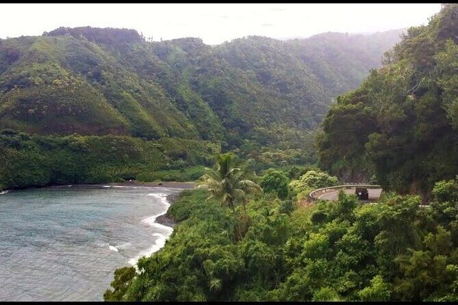 Oahu Grand Circle Island Experience Departing from Maui - Jamies at Hawaii’s Hidden Treasures: fruit, pineapples, and practical shopping breaks