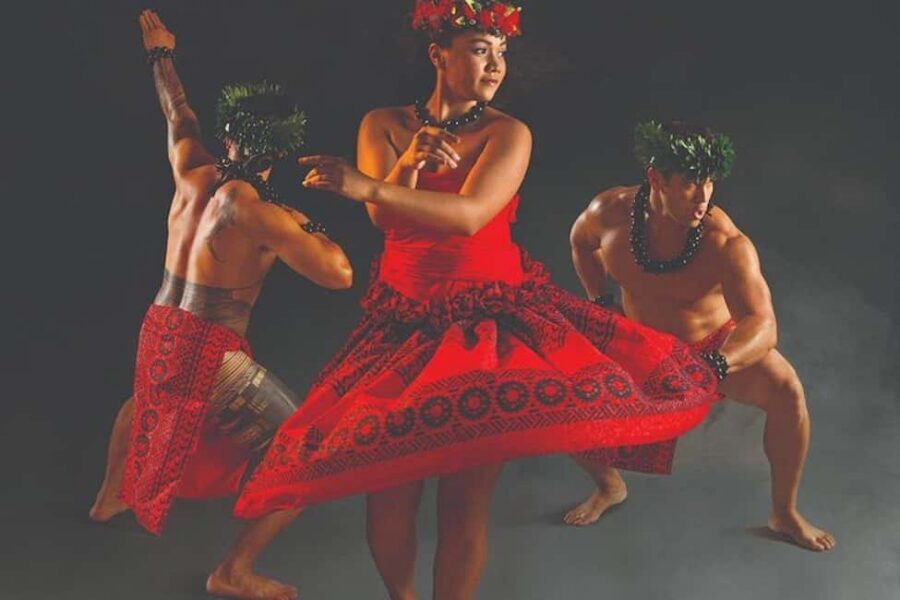 Oahu: Hilton Waikiki Starlight Luau - Welcome Mai Tai, group hula lesson, and the feast that anchors the night