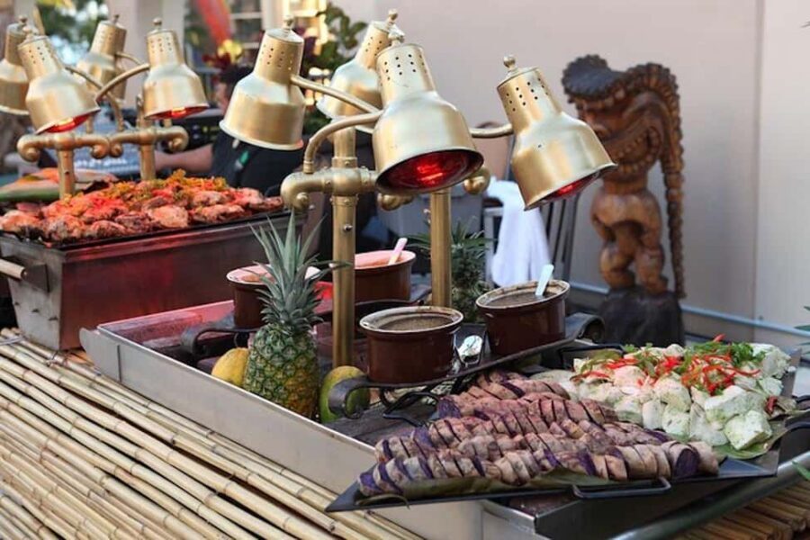 Oahu: Hilton Waikiki Starlight Luau - The luau feast with locally sourced ingredients: good value, not a food tour