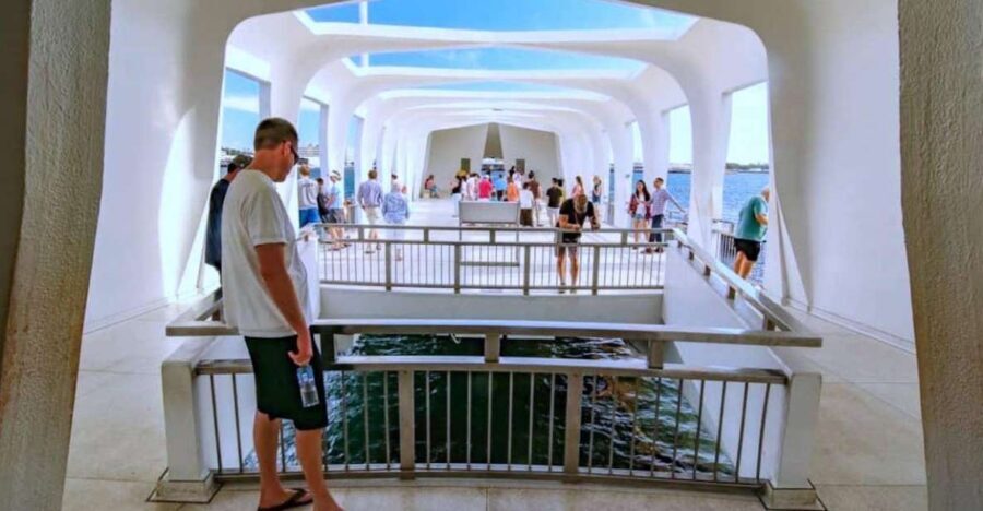 Oahu: Pearl Harbor and Historic Honolulu Half Day - Harbor Walk Exhibits and the Quick Turn Around