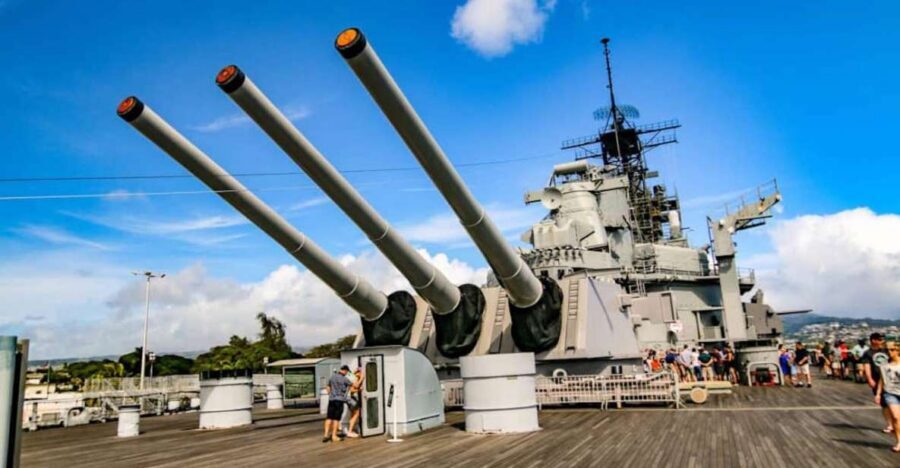 Oahu: Pearl Harbor Battleship Tour - Visitor Center Exhibits and Documentary: Build Context Before You Stand By the Water