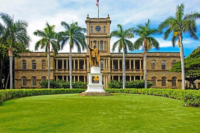 Oahu: Pearl Harbor USS Arizona Memorial & Battleship Missouri - Punchbowl Crater: a short drive stop with big meaning