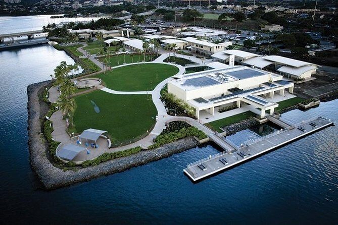 Oahu: Pearl Harbor USS Arizona Memorial & Battleship Missouri - Pearl Harbor Visitor’s Center: briefing and the film that sets the mood