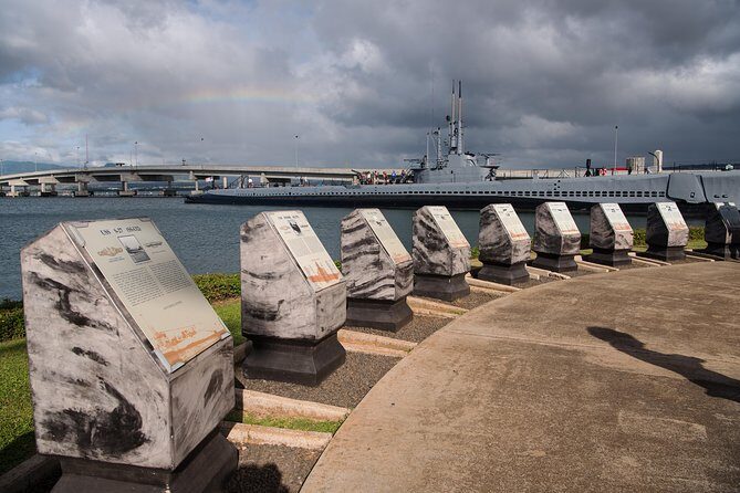 Oahu: Pearl Harbor USS Arizona Memorial Small Group Tour - Downtown Honolulu: Iolani Palace and King Kamehameha stops