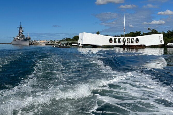 Oahu: Pearl Harbor USS Arizona Memorial Small Group Tour - The guides: what to expect from the human side