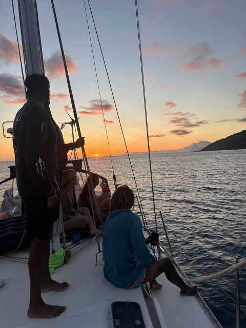 Oahu: Sunset sailing in small intimate groups - Key moments that make this sail worth it