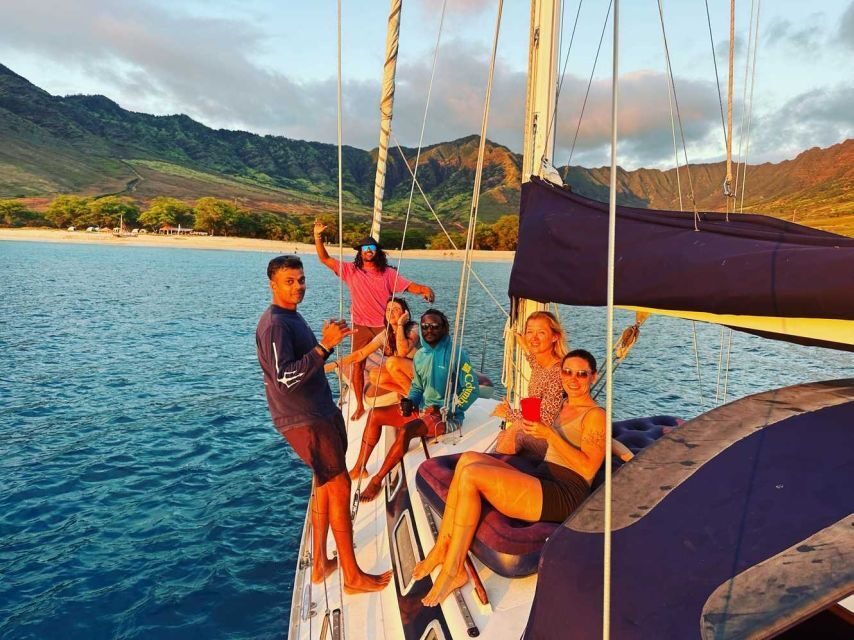Oahu: Sunset sailing in small intimate groups - What to pack for a 2-hour deck sunset on Oahu
