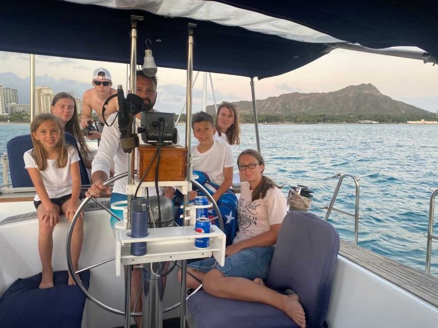 Oahu: Sunset sailing in small intimate groups - Should you book this intimate Oahu sunset sail?
