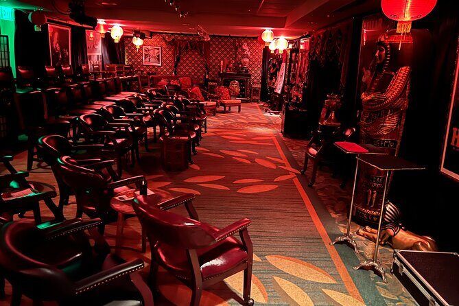 Oahu: The Magical Mystery Show! at Hilton Waikiki Beach Hotel - VIP seating vs standard seats: captain’s chairs and cocktail value