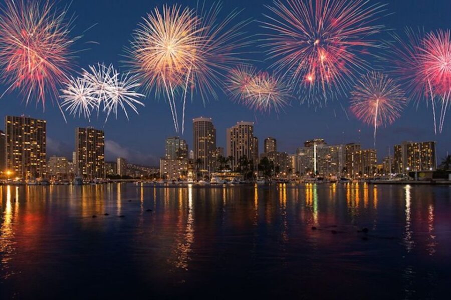 Oahu: Waikiki Friday Night Fireworks Catamaran (Wahine Koa) - The views that matter: Waikiki skyline and Diamond Head from sea level
