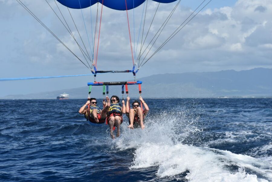 Oahu: Waikiki Parasailing - What the One-Hour Experience Feels Like From Check-In to Splash Down