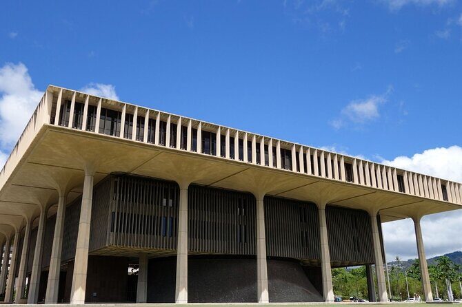 Pearl Harbor [Early Access], USS Arizona & Historic Honolulu Tour - Kamehameha and Liliuokalani: statues that work as a timeline