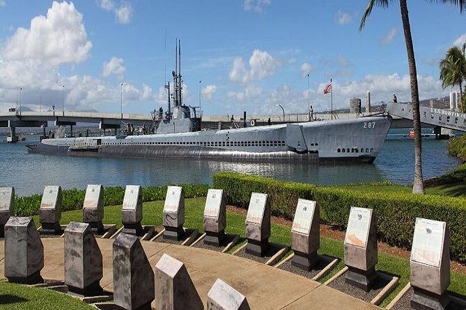 Pearl Harbor & Mini Circle Island Departing from Maui - Kahuku shrimp lunch at Fumi’s: the local-food payoff