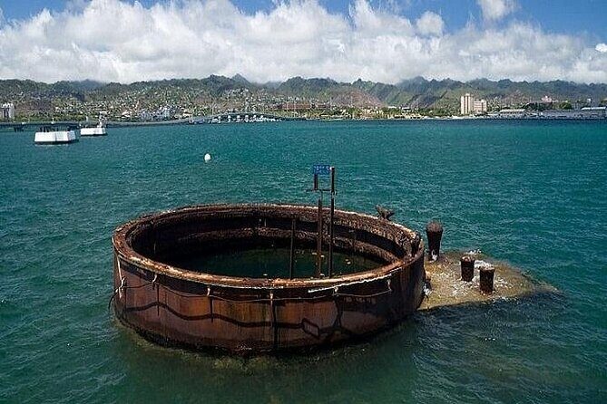 Pearl Harbor & Mini Circle Island Tour from Waikiki - Kahuku lunch and farm stops: Fumi’s Garlic Shrimp and locally sourced produce