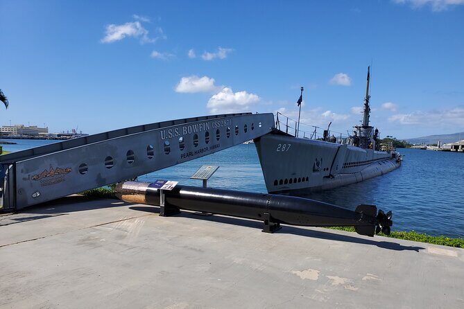 Pearl Harbor USS Arizona & Bowfin Submarine - How the Guide Can Make or Break the Day