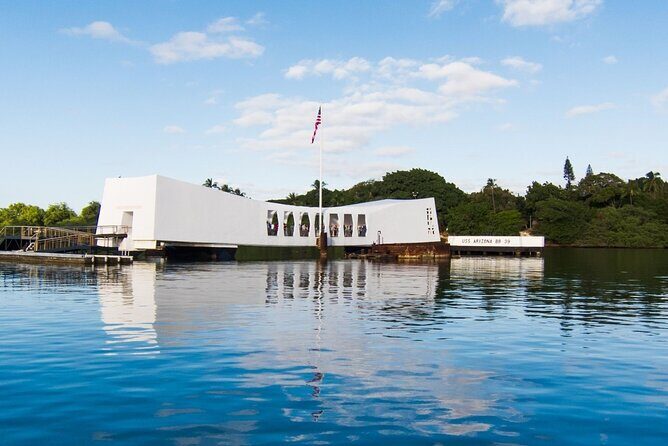 Pearl Harbor & USS Arizona Small-Group Tour [Early Access] - Group size, guides, and that small-crew advantage