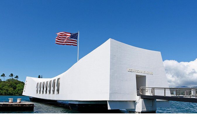 Pearl Harbor with USS Arizona and Hawaiian Kingdom History Tour - Downtown Honolulu to Hawaii State Capitol: Kingdom to Modern Government