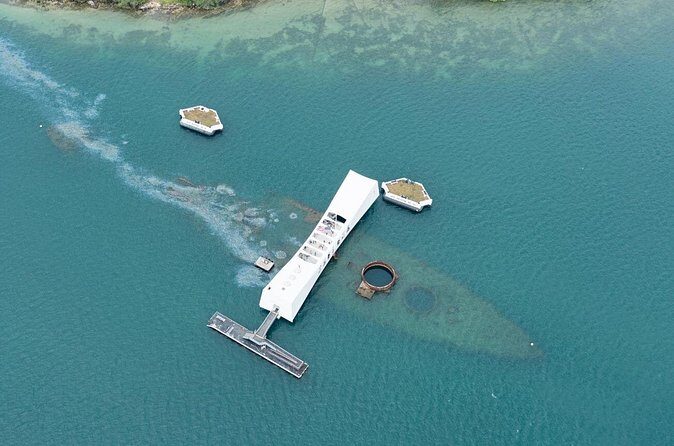 Premier Pearl Harbor and Hawaii Kingdom History Tour - Group size and the guide style: helpful transfer, then you explore