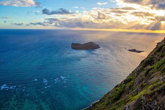 Private Circle Island Oahu Tour with Custom Itinerary - Stop 1: Halona Blowhole and the high-tide ocean show